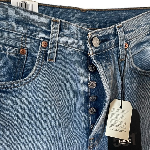 NWT Levi's 501 Men's Blue Distressed Man Jeans size 31x28 - Picture 5 of 7